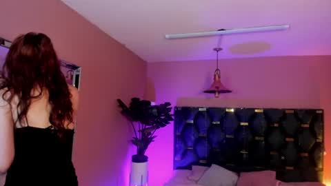 Snapshot of velvet_dreams_ chatting on July 6, 2026, 12:13 pm Isabella online show from July 6, 2026, 12:13 pm