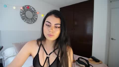 Snapshot of velvet_moon_0202 chatting on April 13, 2026, 5:18 pm velvet_moon_0202 online show from April 13, 2026, 5:18 pm