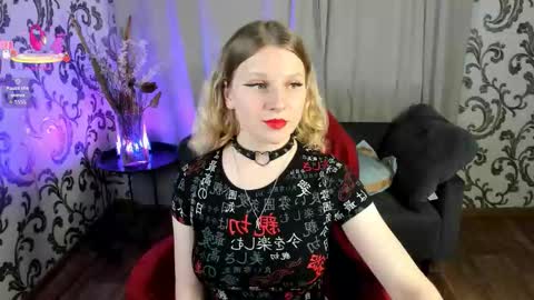 velvet_peach_ online show from October 19, 2025, 12:06 pm