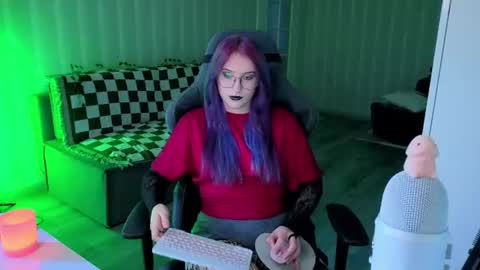 Snapshot of velvet_siren chatting on July 10, 2026, 8:40 am Violet online show from July 10, 2026, 8:40 am