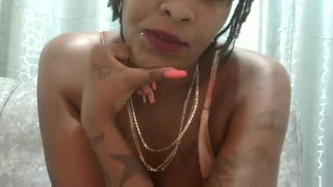 Snapshot of velvet_temptress chatting on February 19, 2025, 4:55 pm velvet online show from February 19, 2025, 4:55 pm