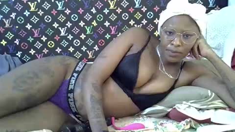 Snapshot of velvet_temptress chatting on October 17, 2025, 7:44 am velvet online show from October 17, 2025, 7:44 am