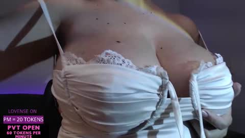 Snapshot of velvetcrystal chatting on March 4, 2026, 12:49 am Crystal PVT OPEN online show from March 4, 2026, 12:49 am