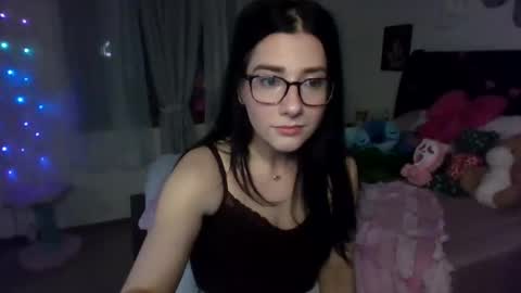 Snapshot of velvetkitten19 chatting on February 19, 2026, 12:06 am Kitty online show from February 19, 2026, 12:06 am