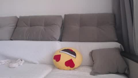 velvetmoon123 online show from April 27, 2026, 6:44 am