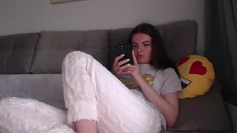 velvetmoon123 online show from May 20, 2026, 5:24 am