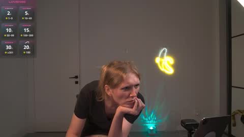 VelvetTGirl online show from April 7, 2026, 11:43 am