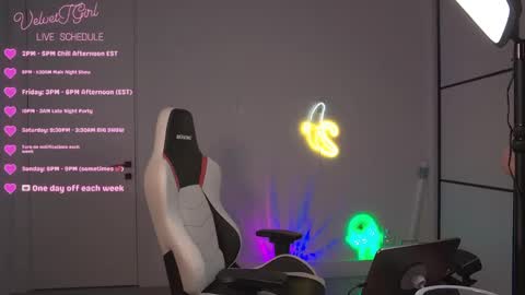 VelvetTGirl online show from April 12, 2026, 2:33 pm