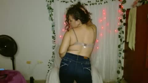 Snapshot of venecasexy44 chatting on April 26, 2026, 3:04 am venecasexy44 online show from April 26, 2026, 3:04 am
