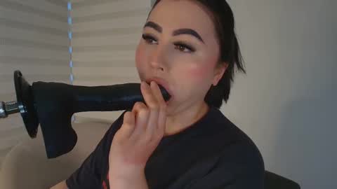 Venus online show from February 25, 2026, 11:14 pm