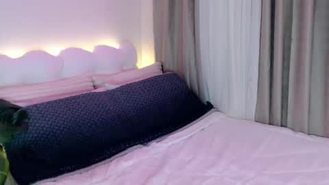 Venus Sunrise Bombshell online show from April 15, 2026, 7:58 pm