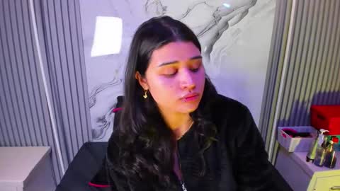 Venusowen  online show from April 3, 2026, 12:25 pm