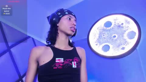 venuss_03 online show from November 28, 2025, 3:53 am