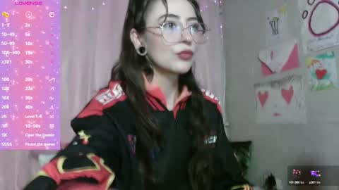 Snapshot of venuzxx chatting on February 20, 2025, 1:30 pm . . online show from February 20, 2025, 1:30 pm