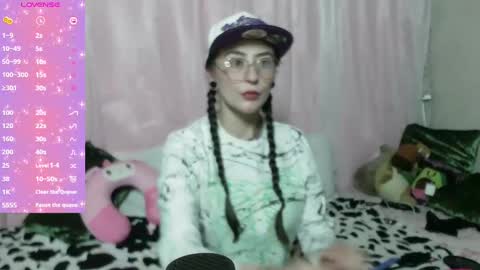 Snapshot of venuzxx chatting on February 27, 2025, 12:13 pm . . online show from February 27, 2025, 12:13 pm