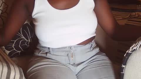 Snapshot of vera_bliss21 chatting on October 9, 2025, 11:30 am vera_bliss21 online show from October 9, 2025, 11:30 am