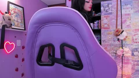     online show from December 19, 2025, 12:06 am