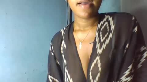 verolla31 online show from February 19, 2025, 7:38 pm