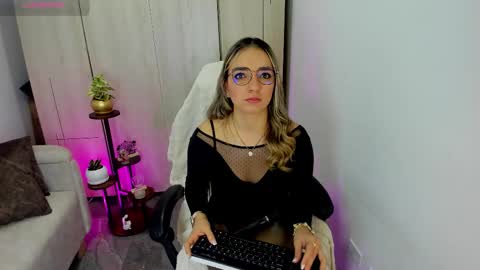 Catalina online show from November 26, 2025, 1:12 pm