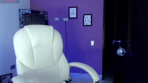 Snapshot of veronica_118 chatting on December 9, 2024, 6:23 am veronica_118 online show from December 9, 2024, 6:23 am