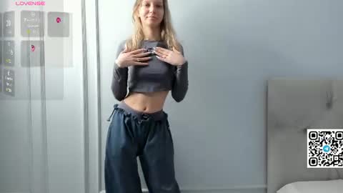 Snapshot of veronica_burns chatting on July 20, 2026, 12:07 pm Anny online show from July 20, 2026, 12:07 pm