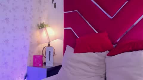 Veronica Olson online show from September 21, 2025, 10:00 pm