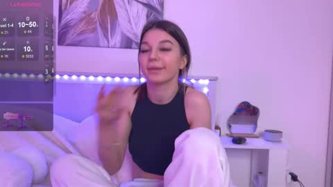 Vivi online show from October 6, 2025, 8:56 am