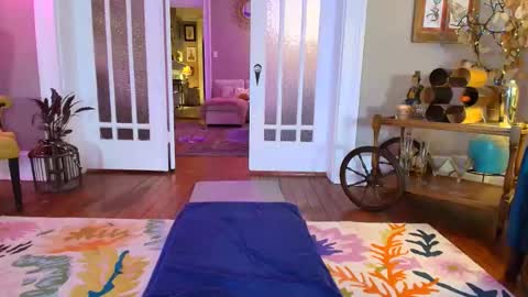 Veronica Weston online show from November 7, 2025, 11:49 pm