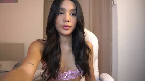 Snapshot of veroniqe_lounge chatting on February 18, 2026, 3:08 pm V A L help me reach 100likes online show from February 18, 2026, 3:08 pm