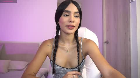 Snapshot of veroniqe_lounge chatting on February 22, 2026, 11:03 pm V A L help me reach 100likes online show from February 22, 2026, 11:03 pm