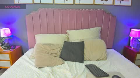 Veronica  online show from January 9, 2025, 7:40 pm