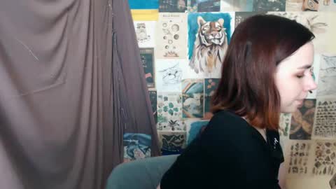 veryveryvery_shy online show from January 31, 2025, 7:07 am