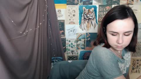 veryveryvery_shy online show from February 2, 2025, 9:30 am