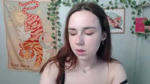 veryveryvery_shy online show from May 30, 2026, 5:37 am