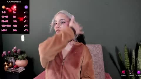 natalia gomez online show from April 19, 2026, 6:32 pm