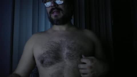 vesturelove online show from October 31, 2025, 6:58 am