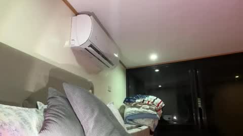 via_olala online show from December 14, 2025, 8:09 am