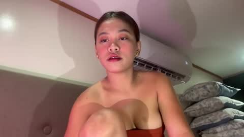 Snapshot of via_olala chatting on February 4, 2026, 7:47 am via_olala online show from February 4, 2026, 7:47 am