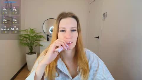 Snapshot of viamltdreamer chatting on October 7, 2025, 2:31 am viamltdreamer online show from October 7, 2025, 2:31 am