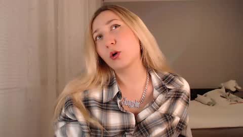 Snapshot of vibezgirl chatting on January 21, 2025, 7:28 pm Amelia online show from January 21, 2025, 7:28 pm