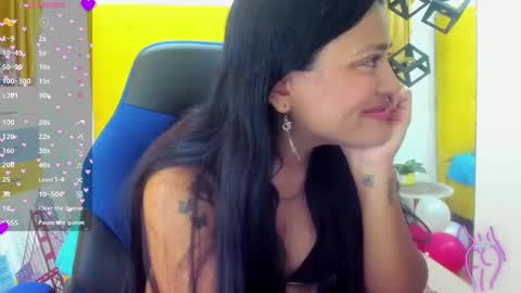 Snapshot of vic_nahomy chatting on February 19, 2025, 12:44 pm nahomy online show from February 19, 2025, 12:44 pm