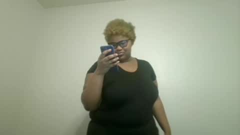 vickiryder56 online show from November 8, 2025, 4:29 pm