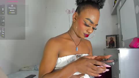 vicky manuela online show from December 19, 2025, 4:41 am