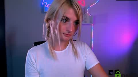 Snapshot of vicky_kim chatting on August 9, 2026, 3:23 am vicky_kim online show from August 9, 2026, 3:23 am