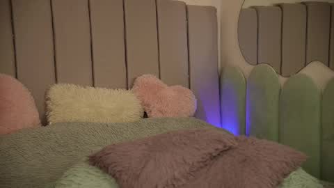 vickysecret96 online show from February 25, 2025, 9:57 pm