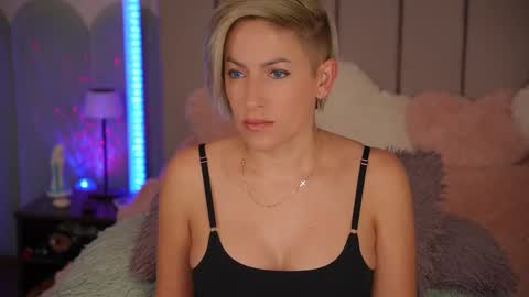 vickysecret96 online show from October 14, 2025, 4:41 pm