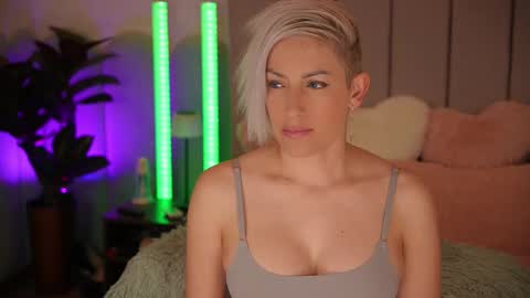 Snapshot of vickysecret96 chatting on March 20, 2026, 6:02 pm vickysecret96 online show from March 20, 2026, 6:02 pm