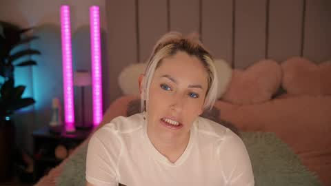 Snapshot of vickysecret96 chatting on April 4, 2026, 5:54 pm vickysecret96 online show from April 4, 2026, 5:54 pm