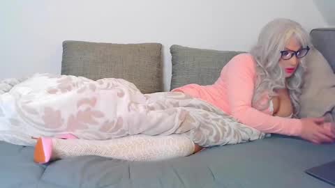 Vicky online show from February 17, 2025, 1:21 pm