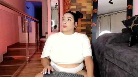Snapshot of vicserna chatting on October 7, 2025, 2:53 am Victoria Serna  online show from October 7, 2025, 2:53 am